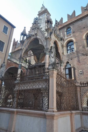 Foto de Traducción de Arche scaligere Tumbas Scaliger en Verona, Italia - Imagen libre de derechos