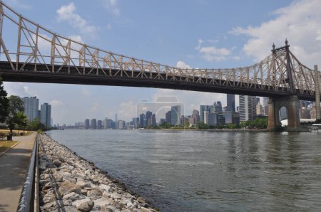 Foto de Ed Koch Queensboro bridge over the East River in New York, USA - Imagen libre de derechos