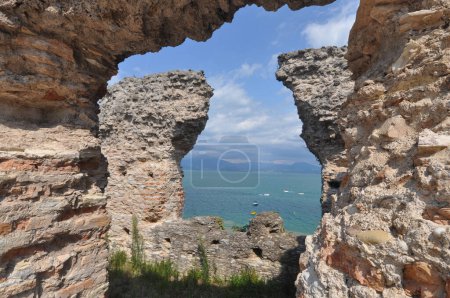 Téléchargez les photos : Grotte di Catullo traduction Grottes de Catulle à Sirmione, Italie - en image libre de droit