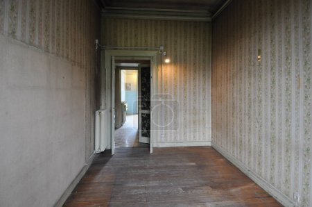 Photo for Interior of old abandoned house with elegant vintage finishings - Royalty Free Image