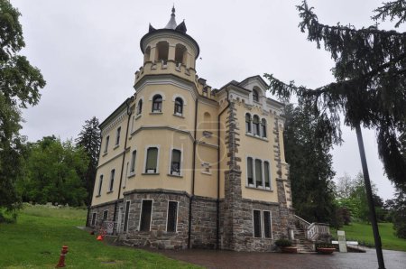 Téléchargez les photos : Villa Paradiso maison à Levico Terme, Italie - en image libre de droit