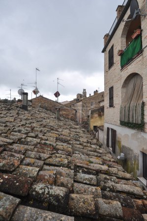 Téléchargez les photos : Vue aérienne de la ville de Ripatransone, Italie - en image libre de droit