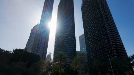 Vue panoramique sur les gratte-ciel du centre de Dubaï. L'action. Concept d'architecture moderne