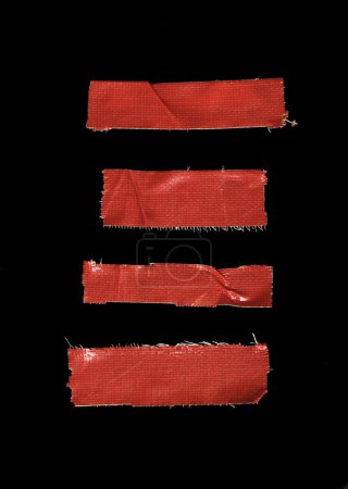 Foto de Conjunto de piezas de vinilo de uso general cinta roja aislada en negro - Imagen libre de derechos