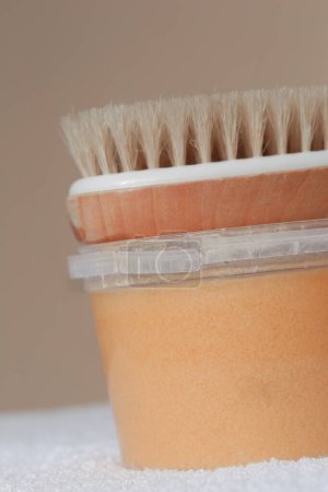 Brosse à corps en bois peau sèche pour massage anti cellulite et drainage lymphatique