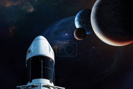 Téléchargez les photos : Spatial cargo avec planètes extraterrestres dans l'espace lointain. Éléments de cette image fournis par la NASA. - en image libre de droit