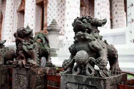 Lino-Statue auf dem Tempel von Thailand