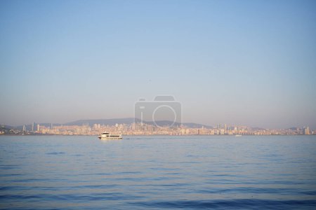 Téléchargez les photos : Voyage en Turquie. Istanbul Ferryboat. Concept de transport et de voyage. - en image libre de droit