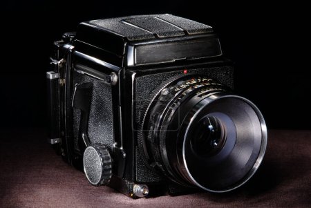 Foto de Grande negro cámara de cine retro - Imagen libre de derechos