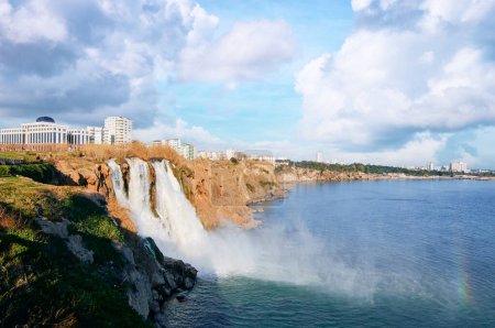 Wasserfall-Duden in Antalya, Türkei - Hintergrund für Naturreisen.