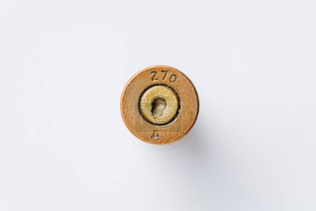 Foto de Carcasas de bala de pistola aisladas sobre fondo blanco, vista superior - Imagen libre de derechos