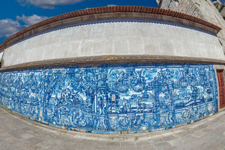 Foto de PORTO, PORTUGAL - 12 DE ABRIL DE 2024: Azulejo barroco Decoraciones murales en el interior de la Catedral de Oporto (Se do Porto) Una iglesia católico-romana todavía existente en 1147. - Imagen libre de derechos