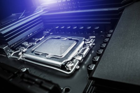 Téléchargez les photos : New Generation Modern Computer Processors CPU Between Cooling Components. Desktop Computer Building Theme. - en image libre de droit