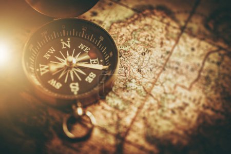 Téléchargez les photos : Closeup of Compass and Paper Map. Old Navigation Tools. Vintage Style. Traveling Theme. - en image libre de droit