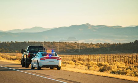 Téléchargez les photos : Police de l'Utah Highway Patrol Traffic Stop. Thème de billet excès de vitesse. - en image libre de droit