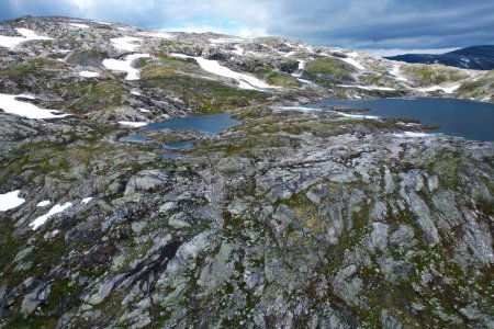 Téléchargez les photos : Paysage scénique cru d'été norvégien du Vestaland. Norvège, Europe. - en image libre de droit