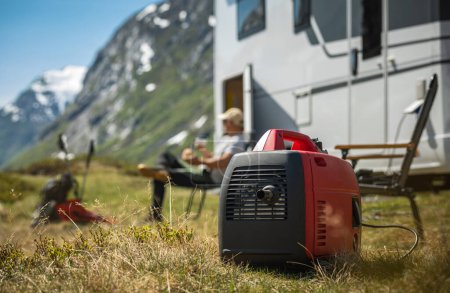 Utilisation d'essence portable Générateur inversé lors du camping à sec dans un camping-car. 