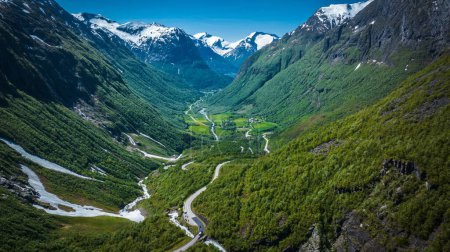 Foto de Gamle Strynefjellsvegen y Videdalen Valley Vista aérea panorámica de la carretera noruega - Imagen libre de derechos