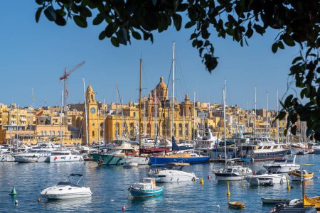 Photo pour Ville de Birgu avec Grand Harbour à La Valette, Malte - image libre de droit