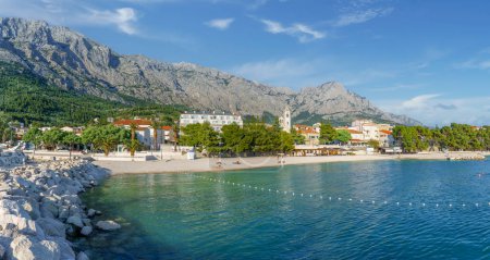 Téléchargez les photos : Paysage avec la ville de Baska Voda, côte dalmate, Croatie - en image libre de droit