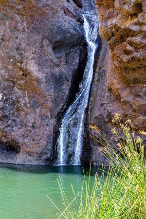 Téléchargez les photos : Paysage avec la cascade El Charco Azul, Gran Canary, Espagne - en image libre de droit