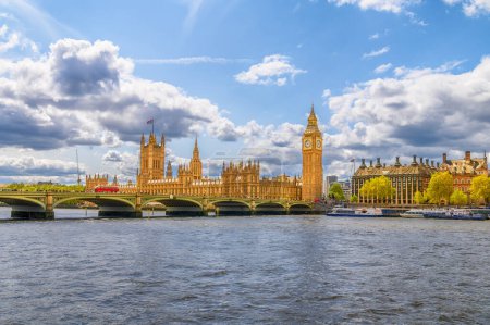 Téléchargez les photos : Paysage avec Big Ben et palais Westminster à Londres, Grande-Bretagne - en image libre de droit