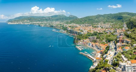 Téléchargez les photos : Paysage avec Sorrente, côte amalfitaine, Italie - en image libre de droit