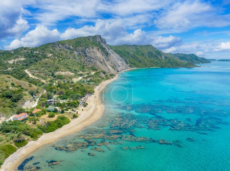 Téléchargez les photos : Paysage avec plage de Dafni, îles de Zante, Grèce - en image libre de droit