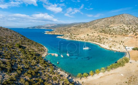 Paisaje con playa Panormos, Isla de Naxos, Grecia Cícladas