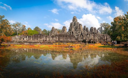 Téléchargez les photos : Paysage avec temple Bayon au Cambodge à Angkor Thom, Siem Reap. - en image libre de droit