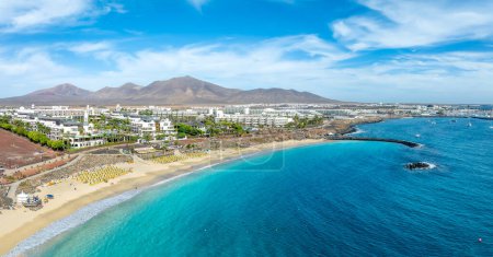 Téléchargez les photos : Paysage avec plage Playa Blanca et Dorada, Lanzarote, Îles Canaries, Espagne - en image libre de droit