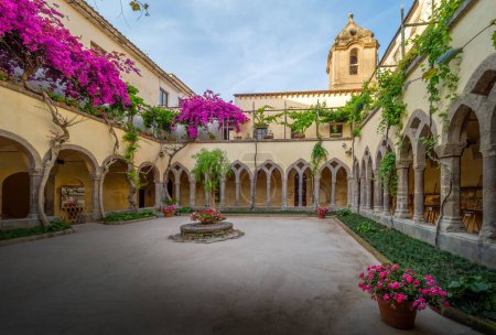 Téléchargez les photos : Eglise San Francesco d'Assisi à Sorrente, côte amalfitaine, Italie - en image libre de droit
