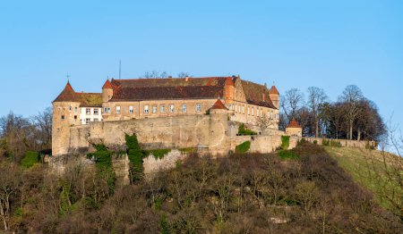 Paysages autour du château de Stettenfels, un château médiéval au-dessus d'Untergruppenbach près de Heilbronn dans le sud de l'Allemagne au début du printemps