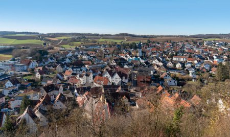 Landschaft rund um Untergruppenbach vom Schloss Stettenfels aus gesehen, einer mittelalterlichen Burg in Süddeutschland zur Frühlingszeit
