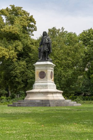 Platz Colbert mit Colbert-Statue in Reims, der bevölkerungsreichsten Stadt im französischen Département Marne