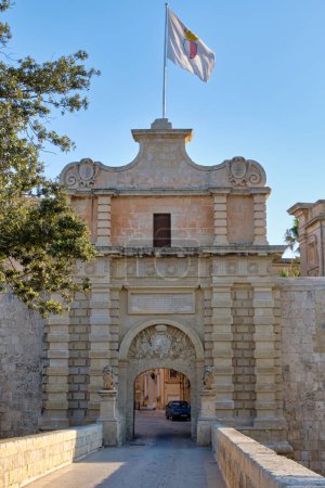 Foto de El portal barroco y la puerta de entrada de la Puerta de Mdina - Mdina, Malta - Imagen libre de derechos