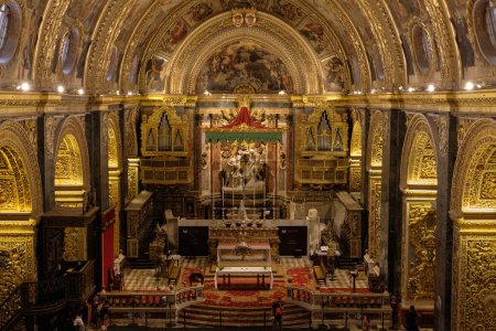 Foto de Nave y altar mayor de San Juan Co-Catedral - La Valeta - Imagen libre de derechos