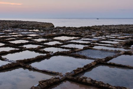 Salines de la baie de Xwejni sur l "île de Gozo - Marsalforn, Malte