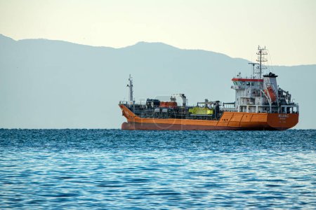 Téléchargez les photos : 25 gen 2023, Rijeka, Croatie : le navire KIJAC est un pétrolier construit en 2006 actuellement naviguant sous le drapeau de la Croatie. - en image libre de droit