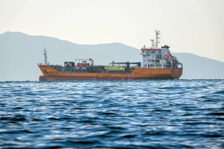 Téléchargez les photos : 25 gen 2023, Rijeka, Croatie : le navire KIJAC est un pétrolier construit en 2006 actuellement naviguant sous le drapeau de la Croatie. - en image libre de droit