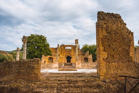Foto de Villa Adriana o Villa Hadrians. Complejo arqueológico romano en Tivoli, Italia - Imagen libre de derechos