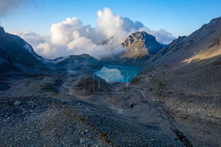 Foto de Vista aérea del lago de montaña Wildsee en Pizol 5 lagos de caminata en Suiza - Imagen libre de derechos