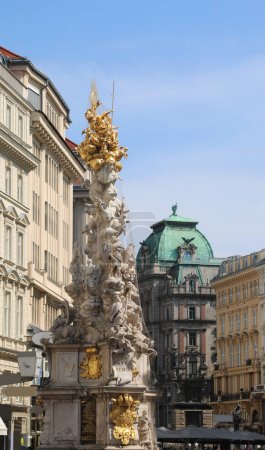 Foto de Columna de la peste es un monumento en WIEN VIENA AUSTRIA en el centro de Europa Central - Imagen libre de derechos