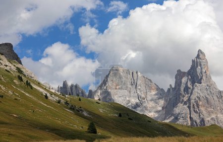Foto de Pico de la montaña llamado CIMON Della PALA en el norte de Italia sin personas - Imagen libre de derechos