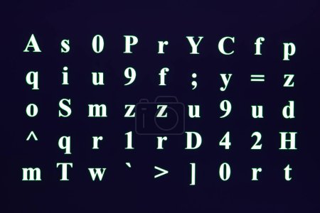 Foto de Números aleatorios VERDE y letras sobre fondo negro de la pantalla del ordenador - Imagen libre de derechos