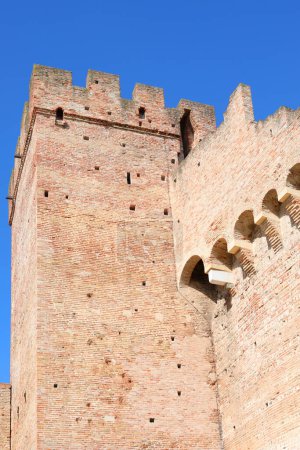 Foto de Cittadella, PD, Italia - 24 de septiembre de 2023: Antigua torre y murallas de la ciudad - Imagen libre de derechos