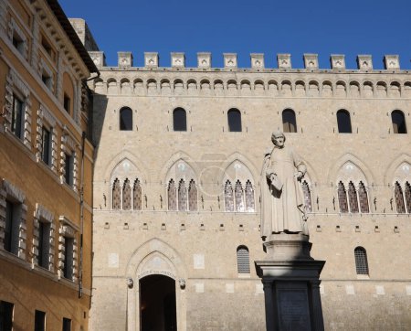 Photo for Siena, SI, Italy - February 20, 2023: Headquarters of the Italian bank called MONTE DEI PASCHI DI SIENA with statue  without people - Royalty Free Image