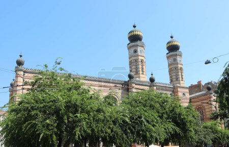 Foto de Budapest, B, Hungría - 20 de agosto de 2023: Vista de la sinagoga desde la calle Dohany - Imagen libre de derechos