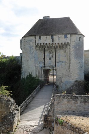 Foto de Caen, CA, Francia - 20 de agosto de 2022: Antigua Puerta del Castillo y el Puente - Imagen libre de derechos