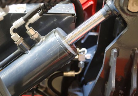 cilindro hidráulico industrial para levantar cargas con la fuerza de la presión del fluido